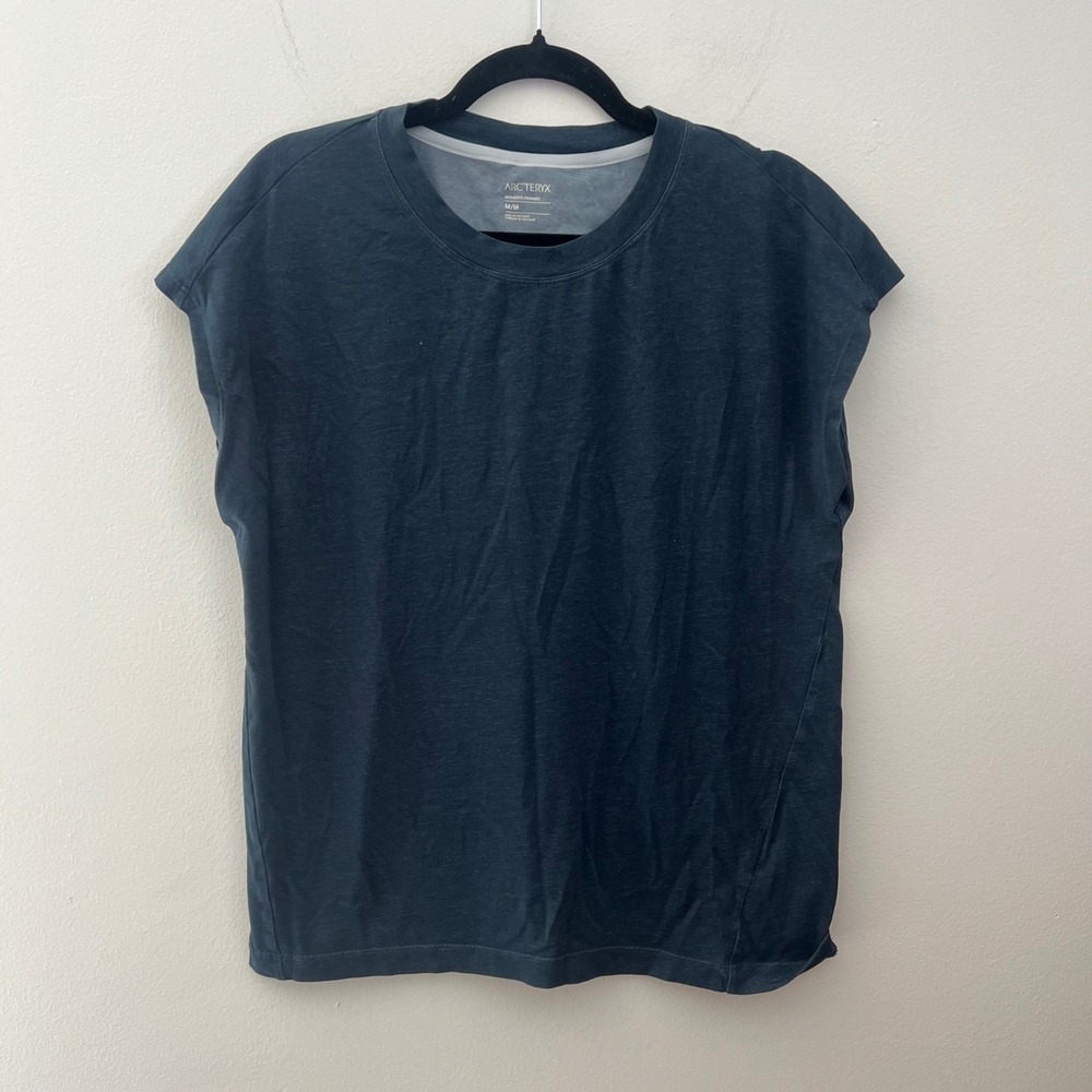 Arc’teryx Women's T-Shirt Relaxed Fit Blue‎ Short Sleeve Top Medium Casual